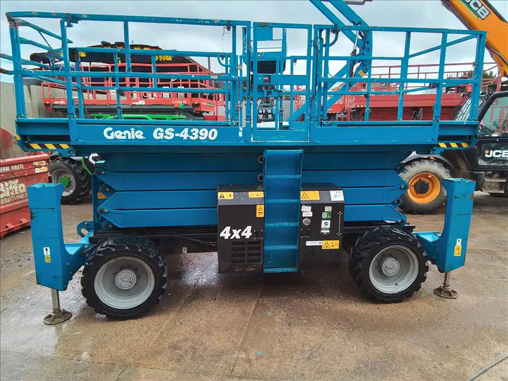 Genie Scissor Lift - GS4390RT - IP102813