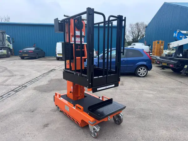 Click Here To Enlarge This Photo Of Navigator Lifts Mast Lifts - Explora