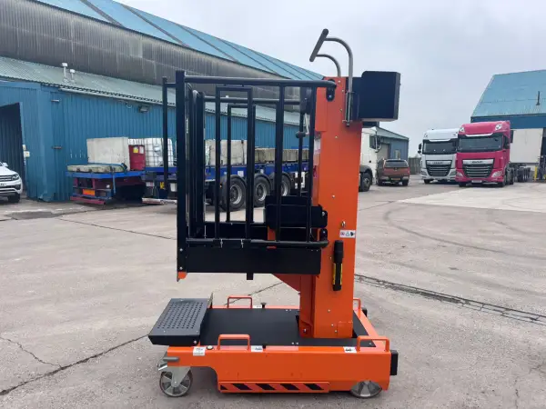 Click Here To Enlarge This Photo Of Navigator Lifts Mast Lifts - Explora