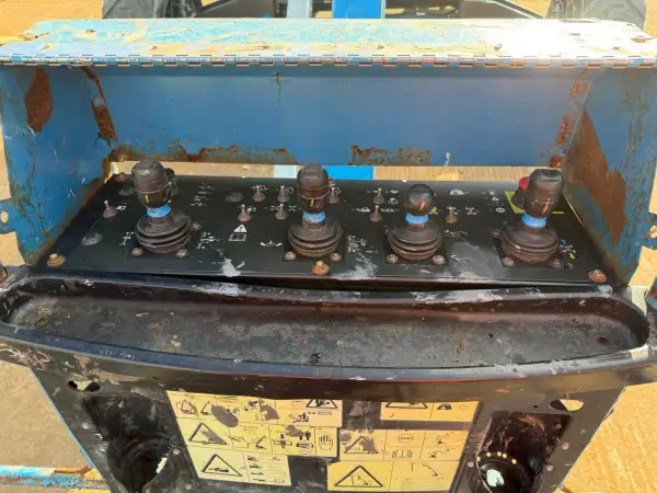Click Here To Enlarge This Photo Of Genie Articulated Booms - ZX135&sol;70 - IP104713