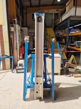 Click Here To Enlarge This Photo Of Genie Mast Lifts - SLA 25 - IP104758