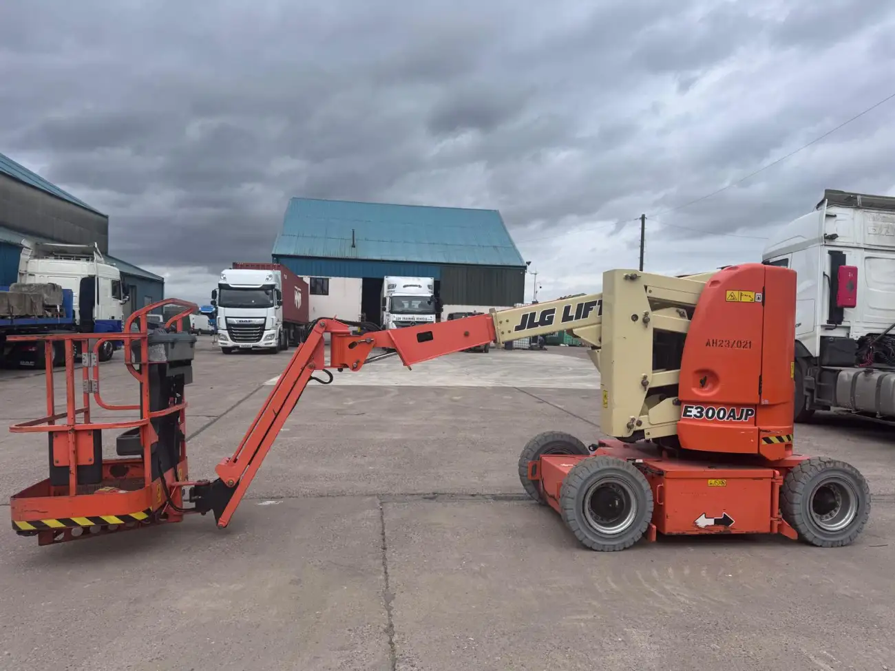 JLG Articulated Booms - E300AJP - IP104786