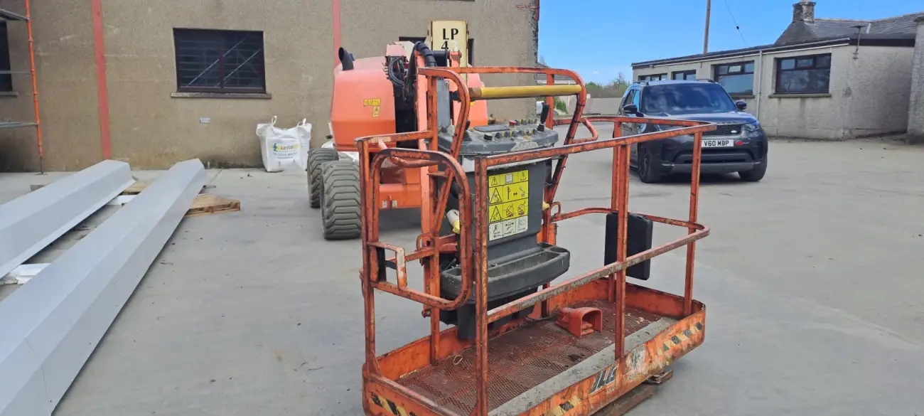 JLG Articulated Booms - 520AJ - IP104817