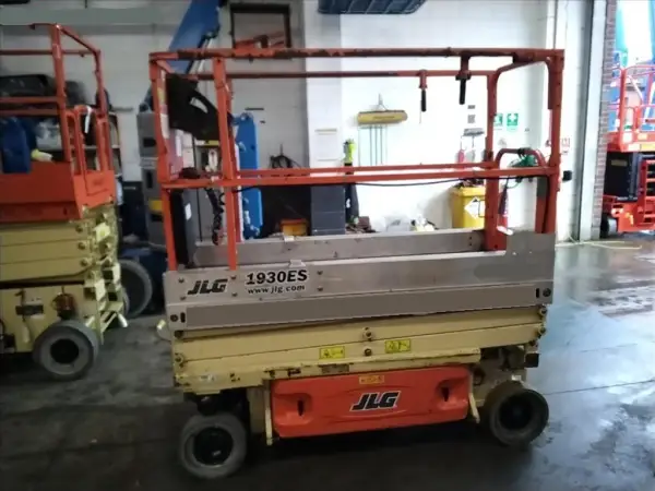 Click Here To Enlarge This Photo Of JLG Scissor Lifts - 1930ES - IP104818