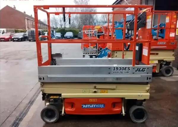 Click Here To Enlarge This Photo Of JLG Scissor Lifts - 1930ES - IP104819