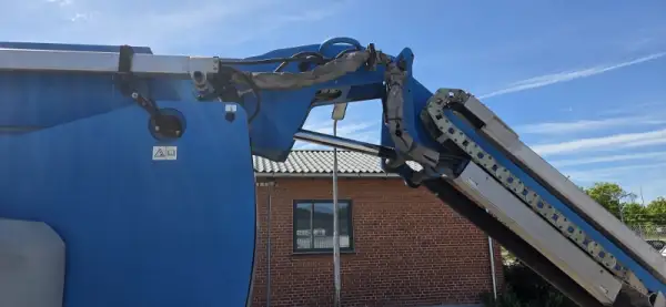 Click Here To Enlarge This Photo Of Genie Articulated Booms - ZX135&sol;70 - IP104820