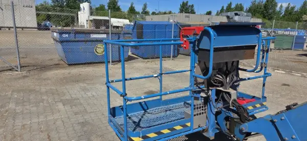 Click Here To Enlarge This Photo Of Genie Articulated Booms - ZX135&sol;70 - IP104820