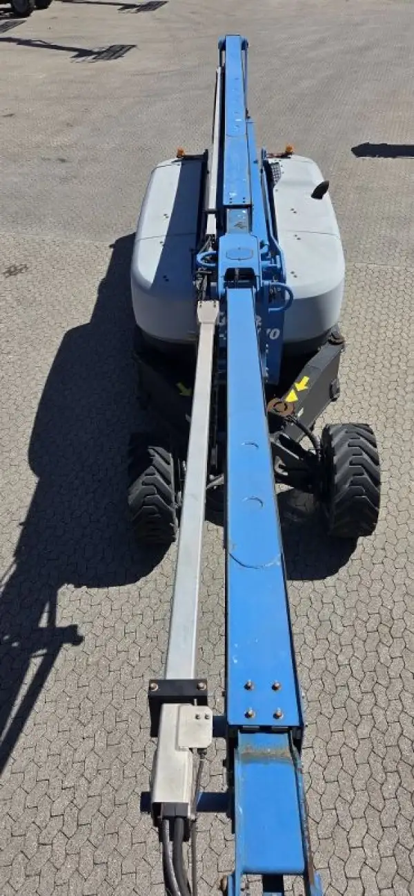 Click Here To Enlarge This Photo Of Genie Articulated Booms - ZX135&sol;70 - IP104820