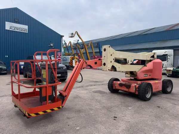 Click Here To Enlarge This Photo Of JLG Articulated Booms - M450AJ - IP104825