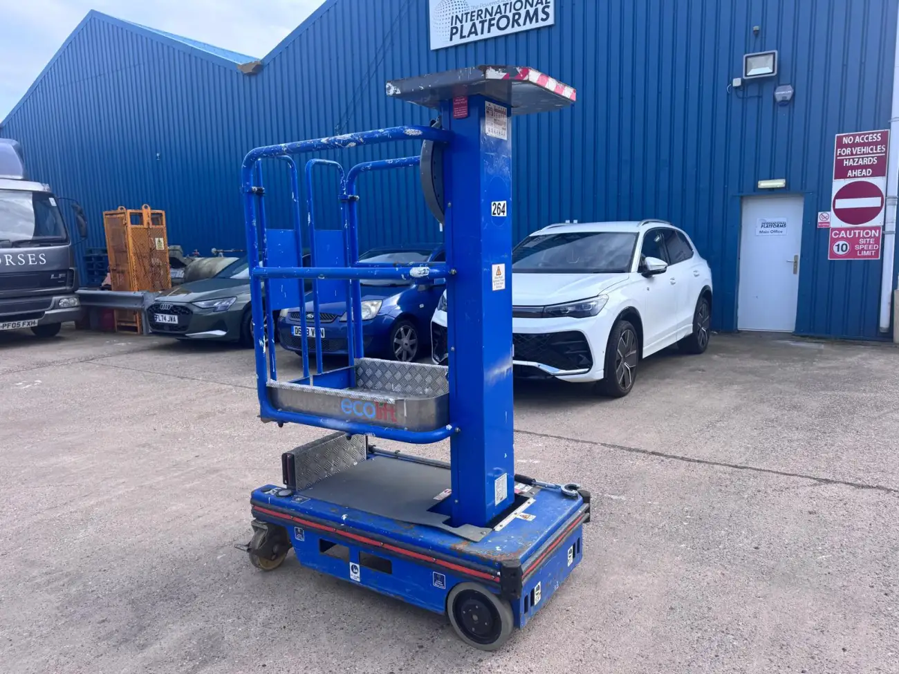 JLG Push Along Vehicles &lpar;PAVs&rpar; - EcoLift - IP104945