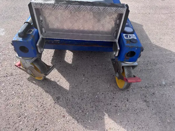 Click Here To Enlarge This Photo Of JLG Push Along Vehicles &lpar;PAVs&rpar; - EcoLift - IP104948