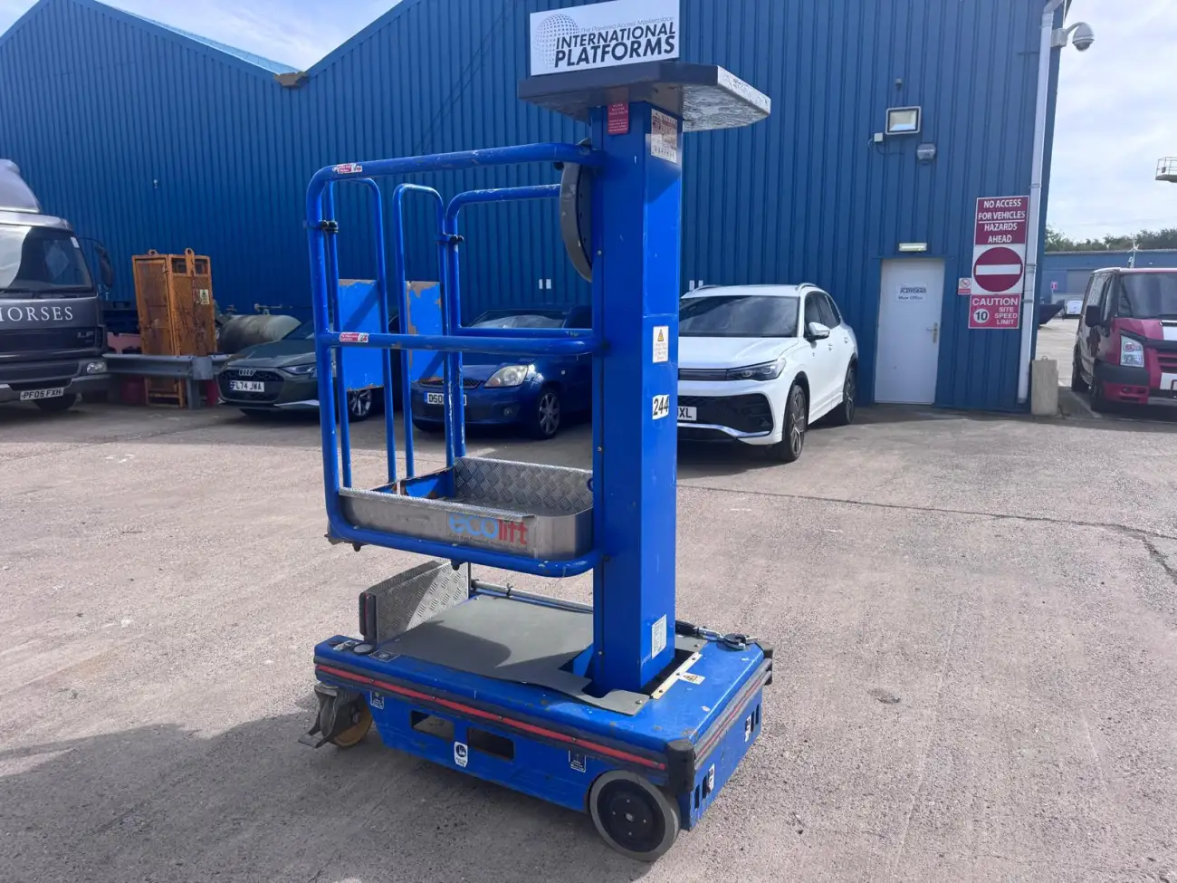 JLG Push Along Vehicles &lpar;PAVs&rpar; - EcoLift - IP104949