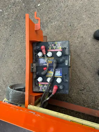 Click Here To Enlarge This Photo Of JLG Mast Lifts - 1230ES - IP104955