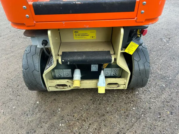 Click Here To Enlarge This Photo Of JLG Mast Lifts - 1230ES - IP104955