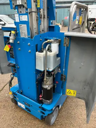 Click Here To Enlarge This Photo Of Genie Mast Lifts - GR15 - IP104956