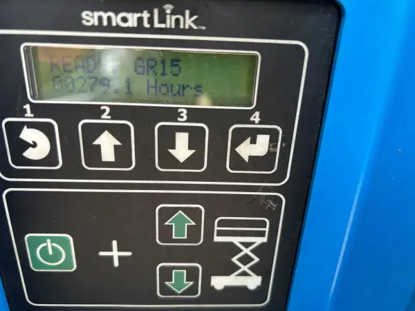 Click Here To Enlarge This Photo Of Genie Mast Lifts - GR15 - IP104956
